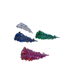Broche plume étincelante avec zircon en argent, bleu, vert et rose fuchsia