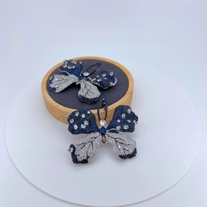 Zirkonia Schmetterling Brosche Set mit blauen Steinen für elegante Wintermäntel