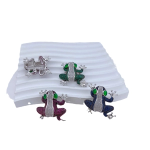 Micro-p鑲嵌ed cubic zirconia frog brooches set in green, blue, and purple colorful designs
