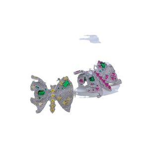 Broche papillon exquise avec oxydes de zirconium micro-pavés pour vestes et manteaux