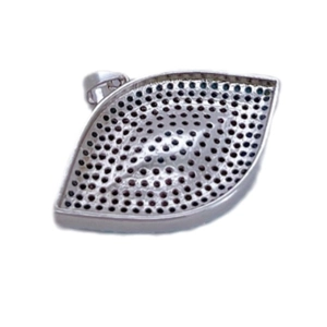 Colgante de mano ojo turco en metal plateado con circonitas negras micro-engastadas