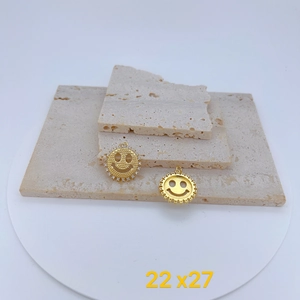 Colgante de cara sonriente bañada en oro con circonitas y diseño calado minimalista