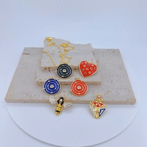 Minimalist Kupfer Vergoldet Anhänger Ohne Kette Bunte Zirkonia Emaille Herz Biene Emblem Mode Schmuck Anhänger