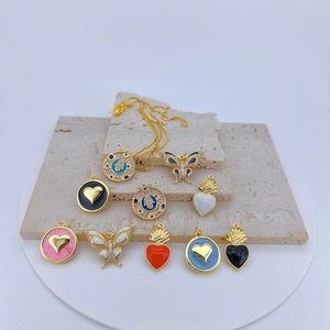 Colgantes de ojo turco y Hamsa chapados en oro de 18k sobre base de piedra natural