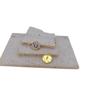 Colgantes Mano de Fátima y Ojo Turco bañados en oro 18k con esmalte y circonitas