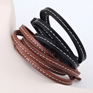 Détail de cordon en cuir PU avec surpiqûres en noir et marron pour bijoux DIY