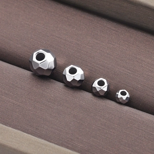 Perles facettées en acier inoxydable de tailles variées pour la création de bijoux