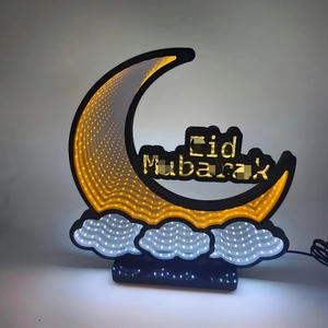 LED Tunnel-Leuchte in Halbmond-Form mit Eid Mubarak Schriftzug und Warmlicht