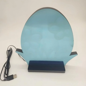 Vue détaillée de l'œuf lumineux LED bleu à effet tunnel avec socle USB noir décoratif