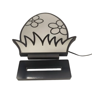 Lampe tunnel LED en forme d'œuf de Pâques avec motifs floraux et socle noir