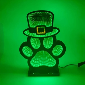 LED-Unendlichkeitsspiegel für St. Patrick's Day mit grüner Pfote und goldenem Zylinder