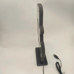 Seitenansicht der LED-Neon-Spiegelleuchte mit USB-Kabel und schwarzem Sockel