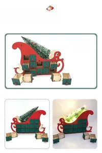 Beleuchteter Adventskalender aus Holz in Schlittenform mit 24 Schubladen und Tannenbaum