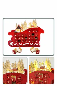 Detail eines hölzernen Adventskalenders als Schlitten mit 24 Schubladen und LED-Licht