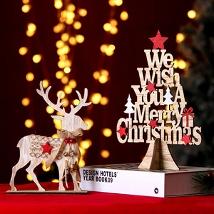 Set decorativo di renna e albero di Natale in legno con luci LED festive e fiocco rosso