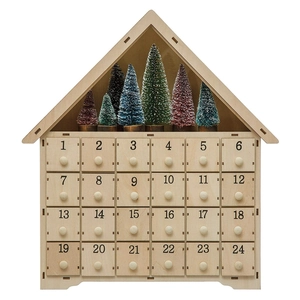 Houten adventskalender met 24 lades en decoratieve kleurrijke kerstbos scène