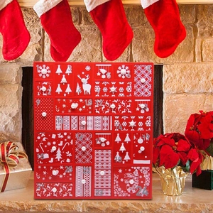 Roter Adventskalender aus Holz mit 24 Schubladen und festlichen Weihnachtsmustern
