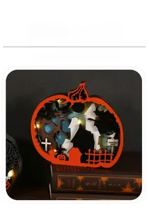 Détail de sculpture en bois d'une citrouille d'Halloween avec lumière LED chaleureuse