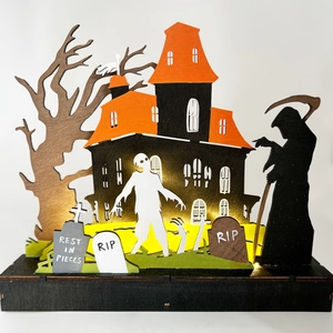 Halloween Holz-Geisterhaus Deko mit LED-Licht und Sensenmann-Silhouetten als Tischschmuck