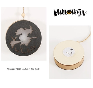 Dettaglio del pendente di Halloween con silhouette di strega illuminata e corda in canapa