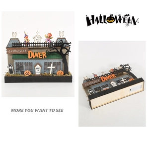 Detail der Halloween Diner Deko mit Kürbis und Totenkopf inklusive Batteriefach unten