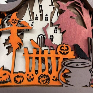 Decoración de Halloween multicapa de madera con castillo calabaza y espantapájaros