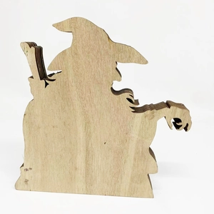 Detalle de silueta de bruja de madera multicapa para decoración de mesa de Halloween