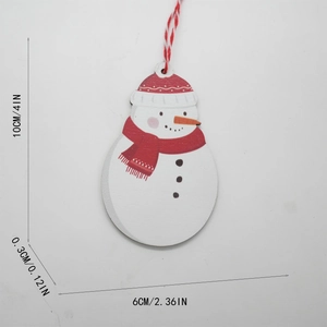 Dimensions détaillées du pendentif bonhomme de neige en bois avec hauteur et largeur