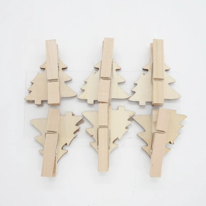 Set of 6 Christmas tree wooden clips in natural finish for creative festive decoration