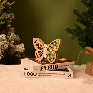 Papillon de Pâques en bois avec découpe ajourée et imprimé floral pour décoration