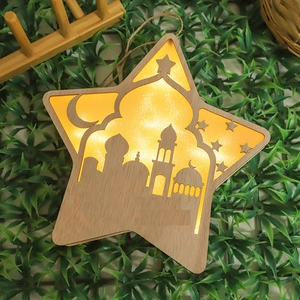 Lampada Ramadan in legno a forma di stella con silhouette di moschea e luce calda