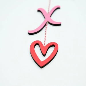 Romantic Ferris wheel ferris wooden decor with pink X letter and red heart-shaped ornament