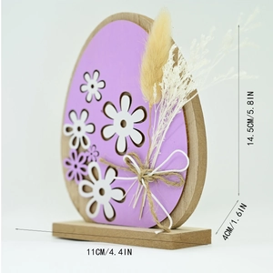 Detailed size view of Easter egg wooden ornament with daisy patterns and dry flowers