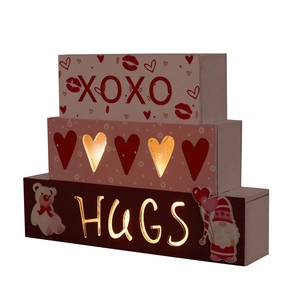 Décoration de table LED XOXO en bois à trois niveaux avec lumières chaudes et motif gnome