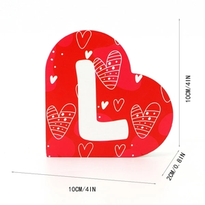 Décoration de cœur en bois rouge avec lettre L blanche pour table de Saint-Valentin