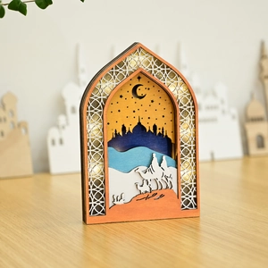 Vue détaillée de la déco LED en bois Eid Mubarak avec silhouette de mosquée et désert