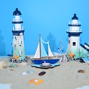 Ensemble bougeoir nautique méditerranéen avec voiliers en bois et phares décoratifs