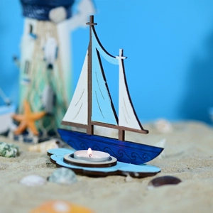 Porte-bougie voilier méditerranéen en bois avec motifs de vagues et décor nautique