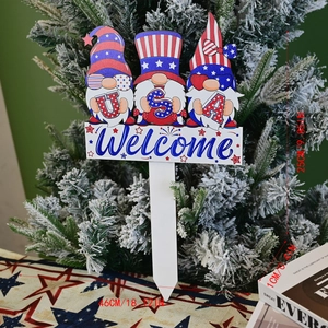 Detailed size view of patriotic USA gnome garden welcome sign with dimensions for lawn decor