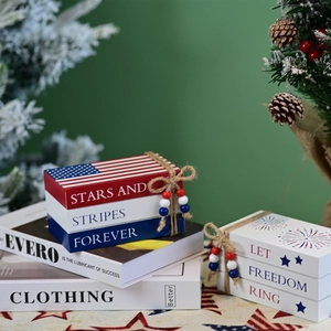 Décoration de livres en bois rustique pour l'Indépendance avec drapeau USA et citations