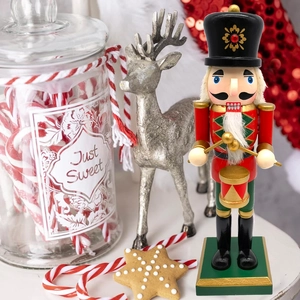Traditional 25.5cm wooden nutcracker soldier drummer figurine for Christmas table decor