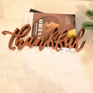 Artistic wood thankful sign decoration on soft woven fabric for home desk display