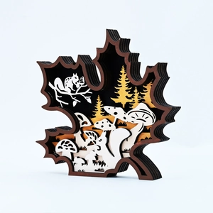 Décoration feuille d'érable en bois sculpté avec scène de forêt écureuil et champignons