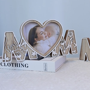 Ornement Lettres MOM DAD en Bois Cadre Photo Silhouette Ajourée Cadeau Fête des Mères Pères Décoration de Table
