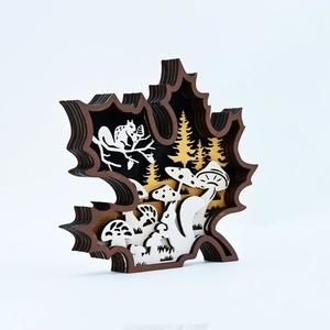 Décoration en bois en forme de feuille d'érable avec scène de forêt et écureuil