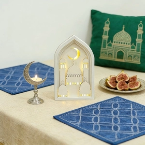 Lampe décorative bois Ramadan avec silhouette masjid LED et ornement croissant de lune