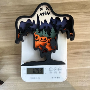 Weight measurement display of 109.3g for multilayer carved wooden ghost Halloween decor