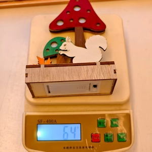 Lightweight 64g forest themed wooden mushroom and squirrel decor with light base
