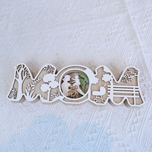 Décoration de fête des mères en bois découpé au laser avec silhouettes sur tricot blanc