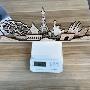 Detailed view of world landmarks wooden decor weighing 163.3g on a digital scale